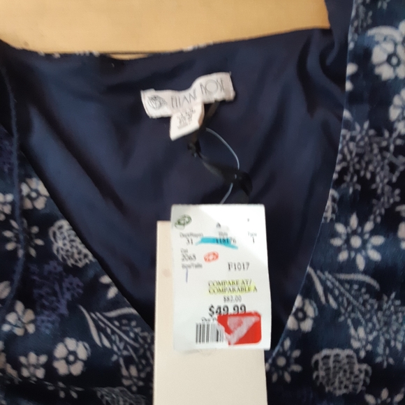 Velvet dress - Picture 2 of 2